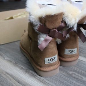 Ugg bailey bow low